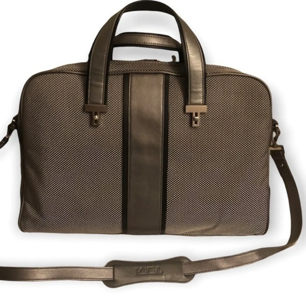 Tumi gray silver laptop briefcase business bag